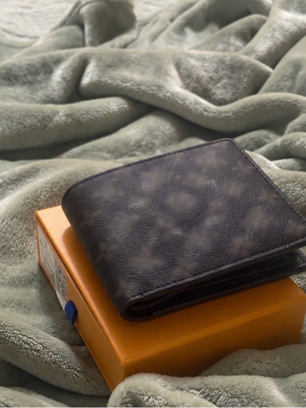 Men's Black Patterned Leather Bi-Fold Wallet